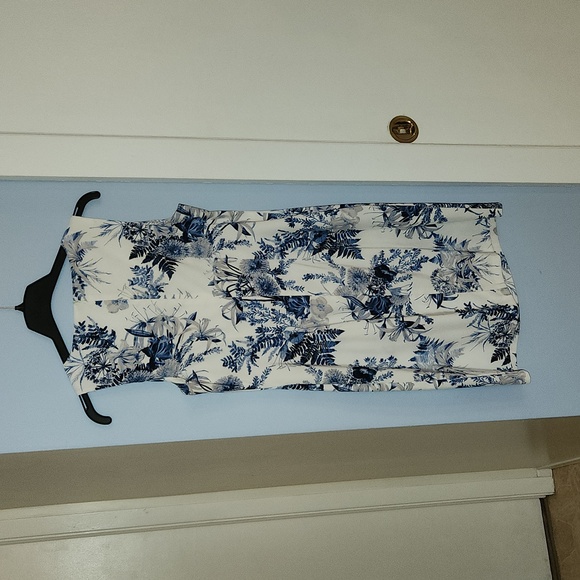 Floral bodycon dress - Picture 3 of 7